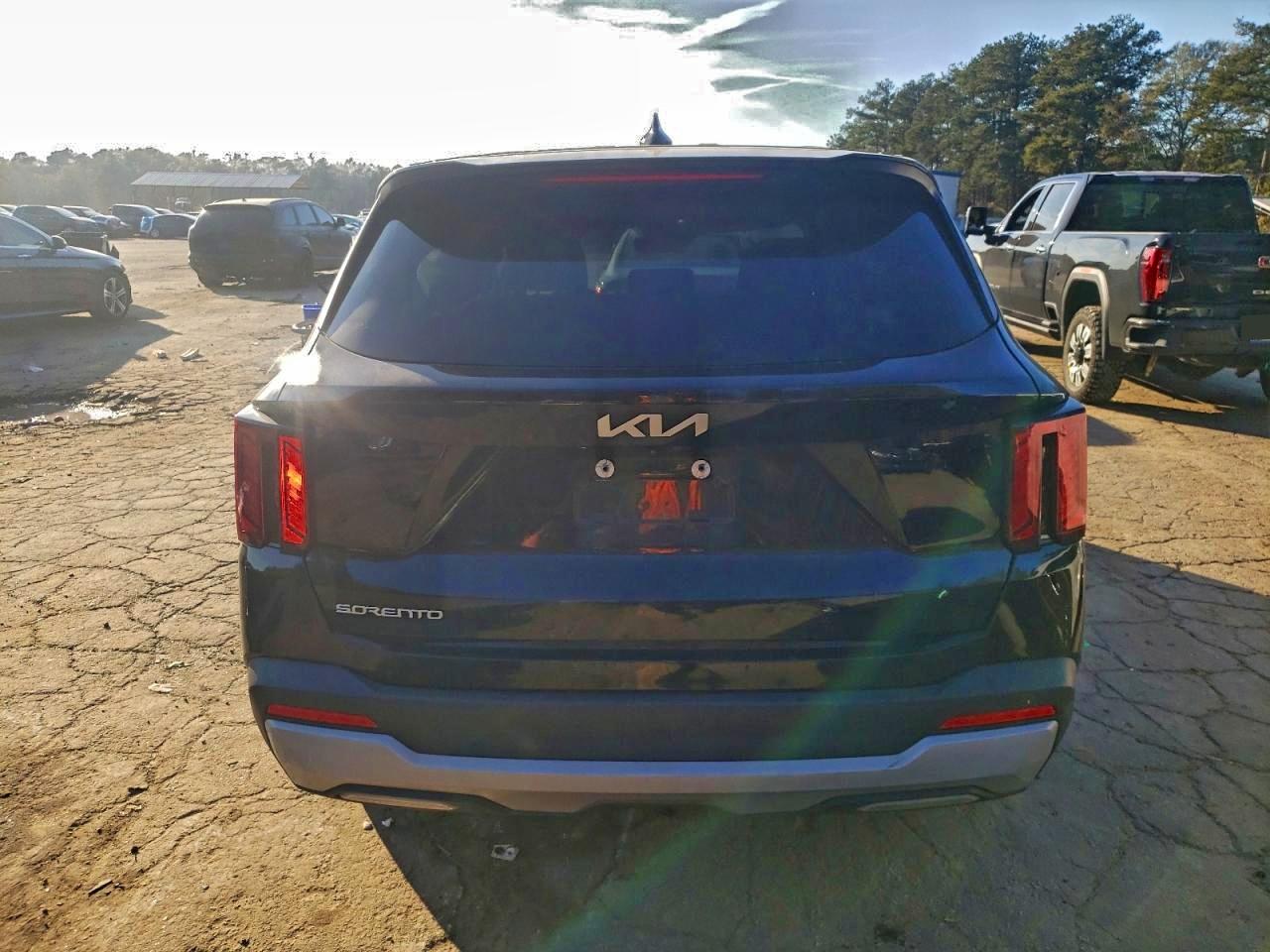 2024 KIA SORENTO LX photo 6