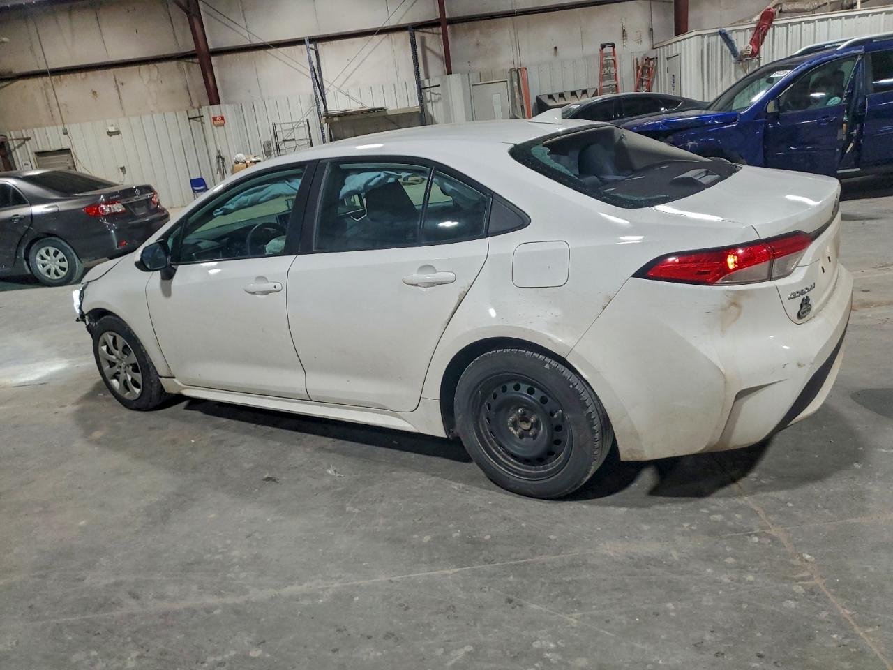 2021 TOYOTA COROLLA LE photo 3
