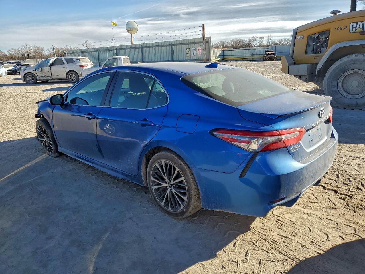 2019 TOYOTA CAMRY L photo 3