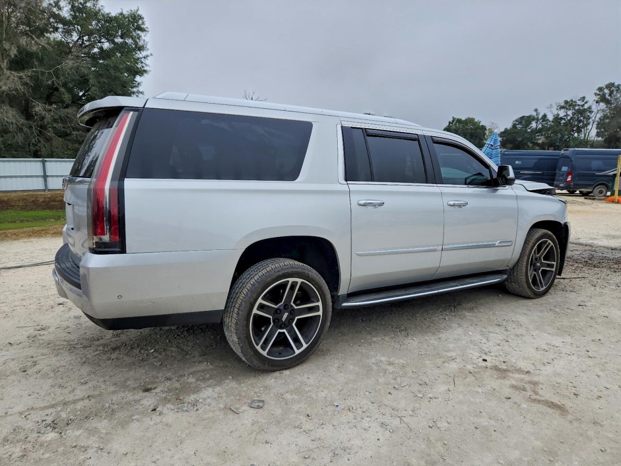 2019 CADILLAC ESCALADE ESV LUXURY photo 5