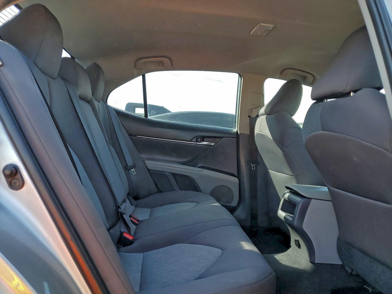 2020 TOYOTA CAMRY LE photo 19