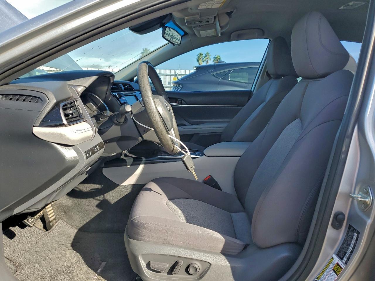 2020 TOYOTA CAMRY LE photo 13
