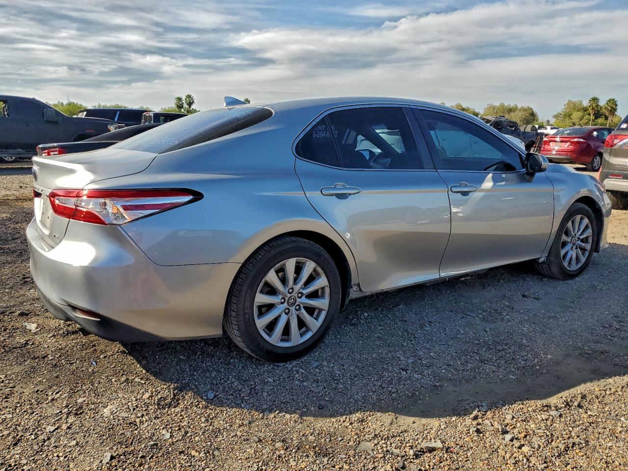 2020 TOYOTA CAMRY LE photo 5