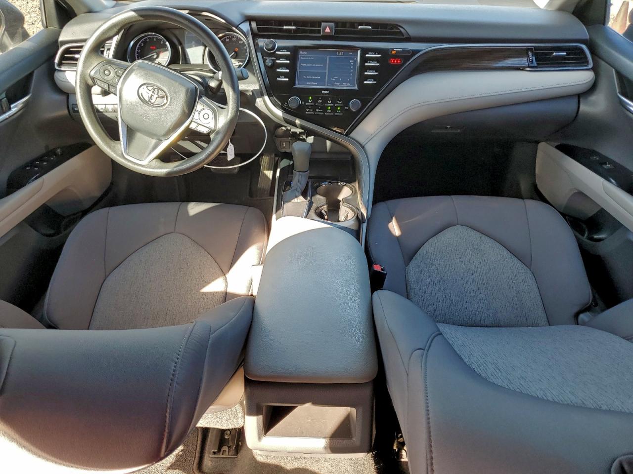 2020 TOYOTA CAMRY LE photo 15