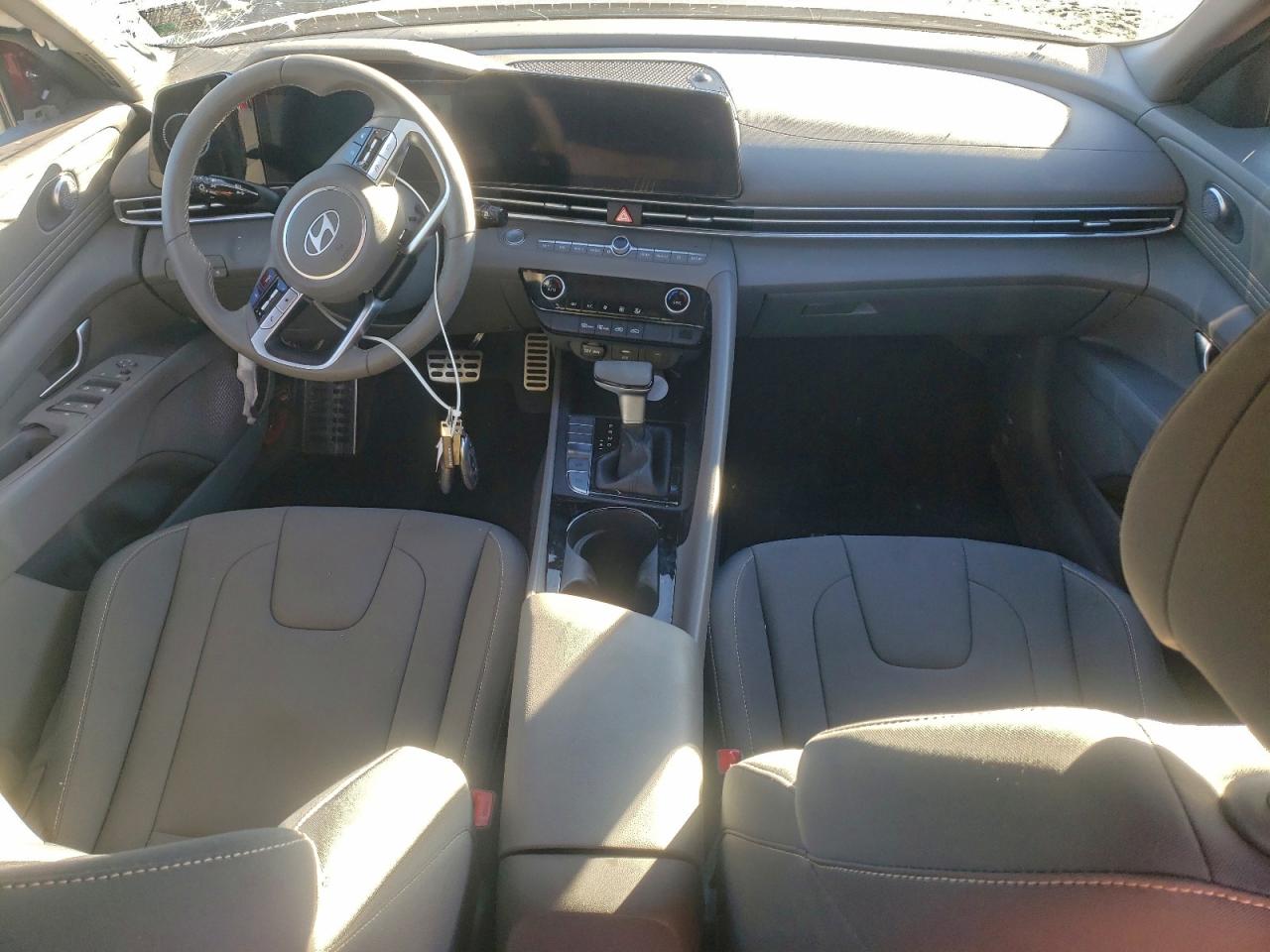2025 HYUNDAI ELANTRA photo 8