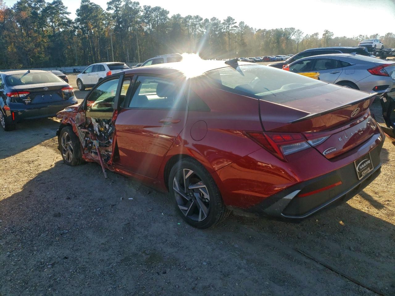2025 HYUNDAI ELANTRA photo 2