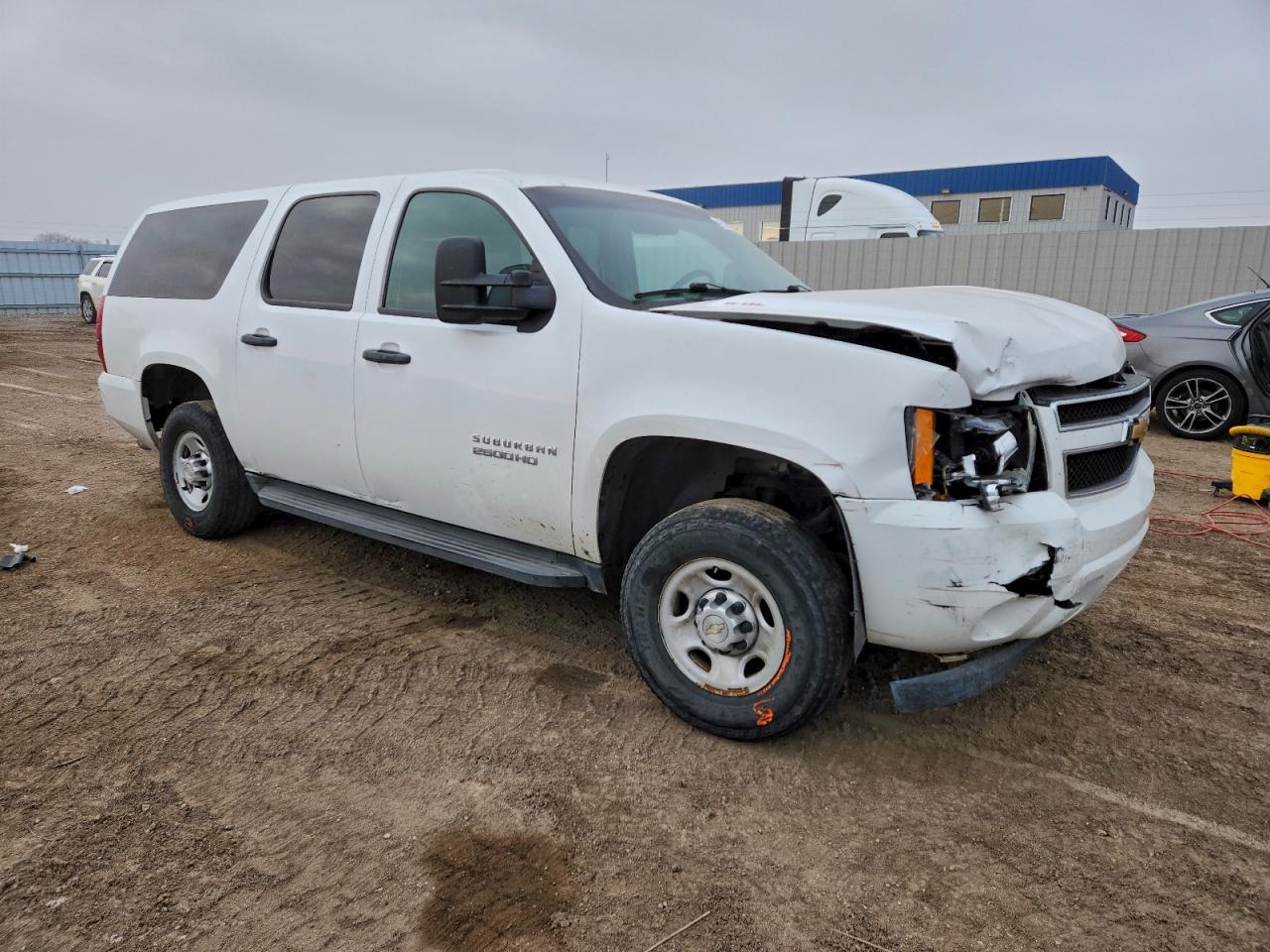 2013 CHEVROLET SUBURBAN K2500 photo 4