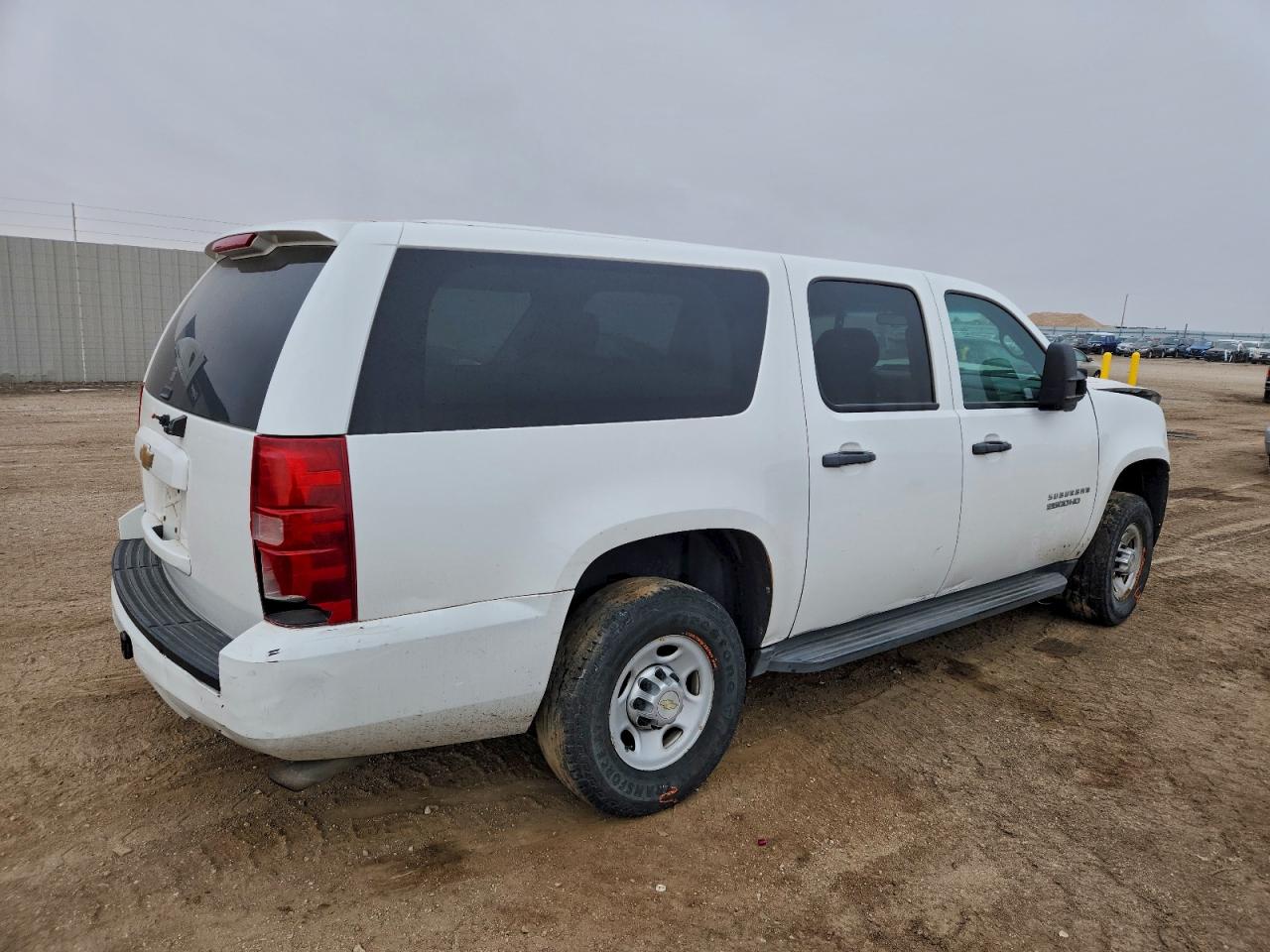 2013 CHEVROLET SUBURBAN K2500 photo 3