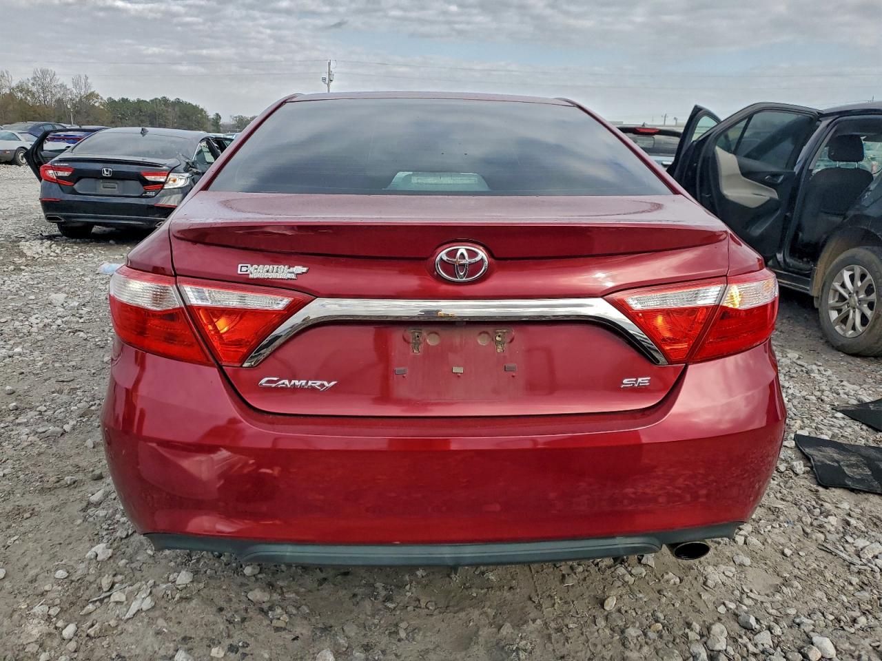 2016 TOYOTA CAMRY LE photo 16