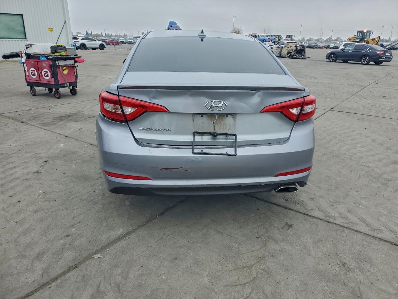 2015 HYUNDAI SONATA SE photo 11