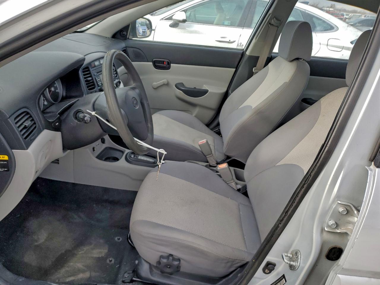 2010 HYUNDAI ACCENT GLS photo 13