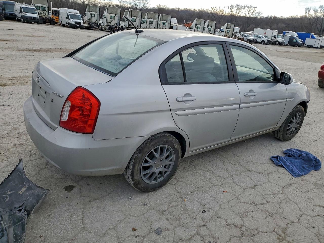 2010 HYUNDAI ACCENT GLS photo 5