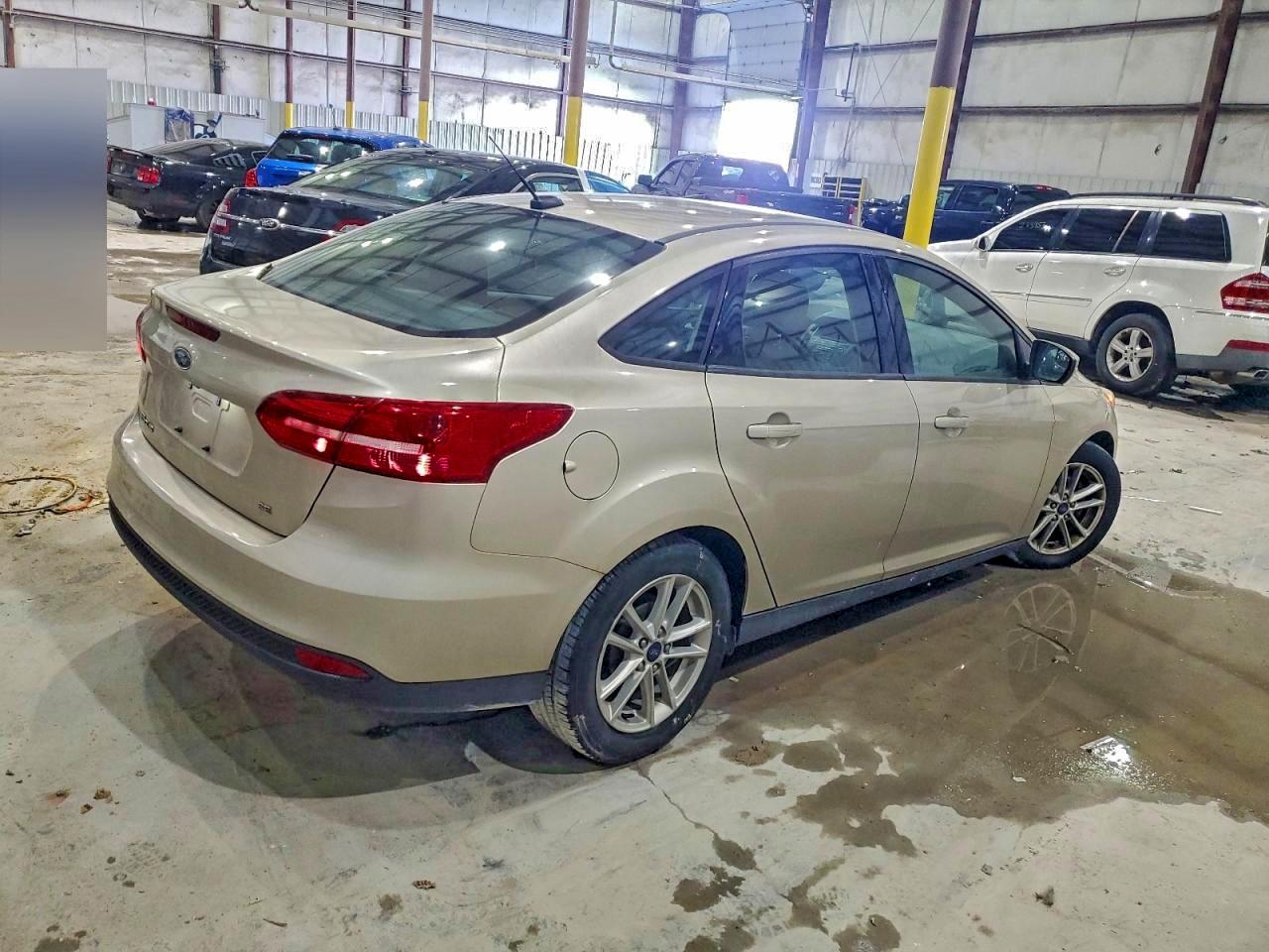 2017 FORD FOCUS SE photo 5