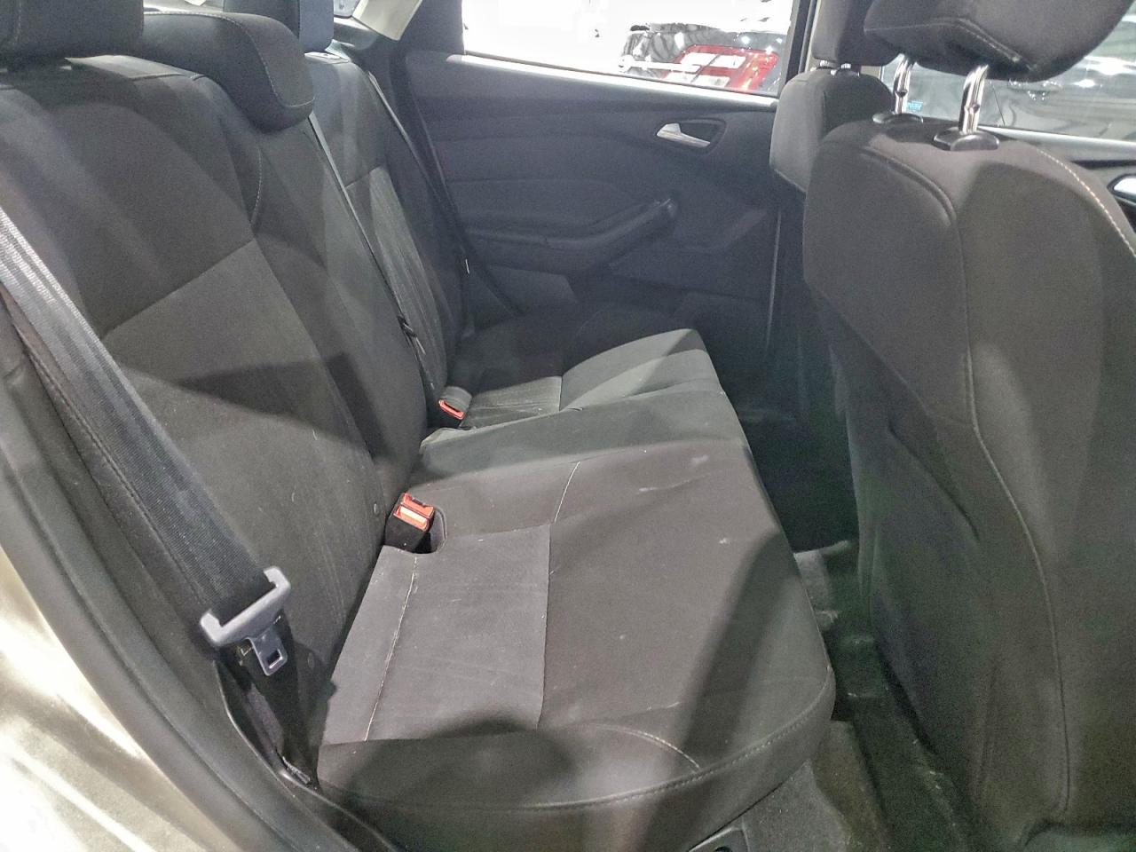2017 FORD FOCUS SE photo 19