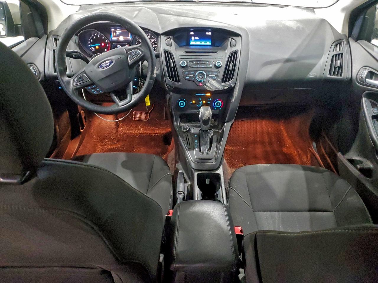 2017 FORD FOCUS SE photo 15