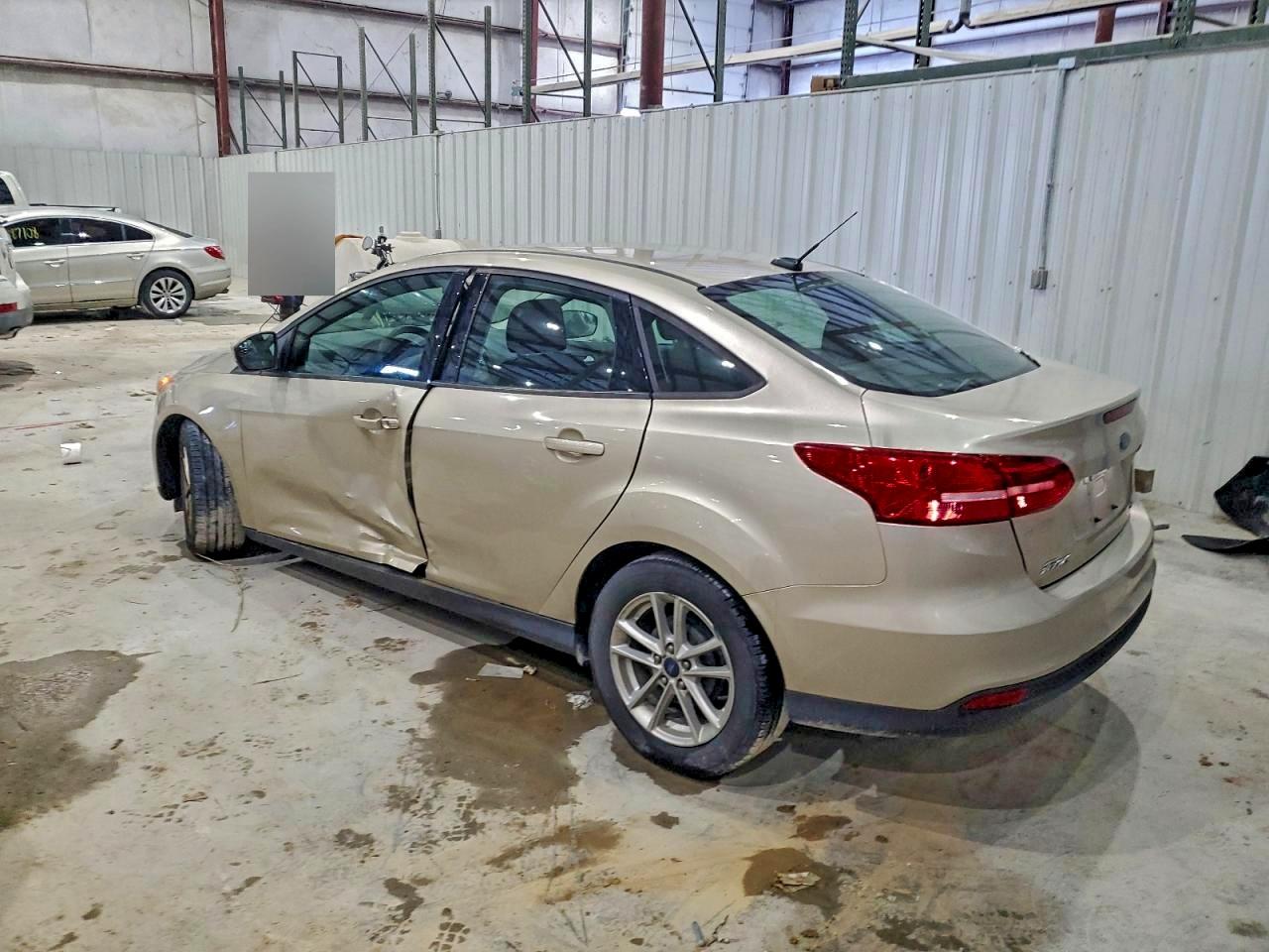 2017 FORD FOCUS SE photo 3