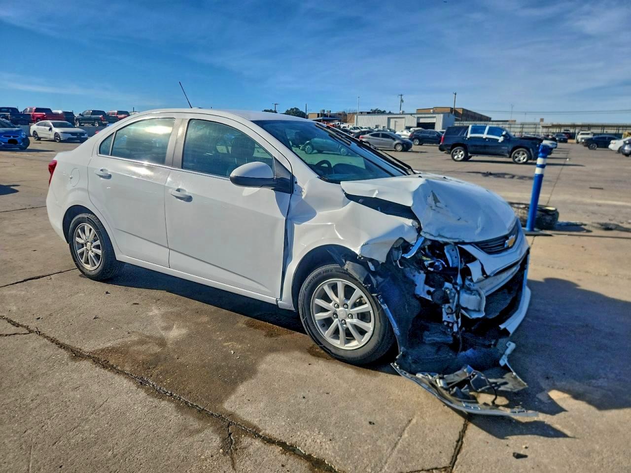 2017 CHEVROLET SONIC LT photo 4