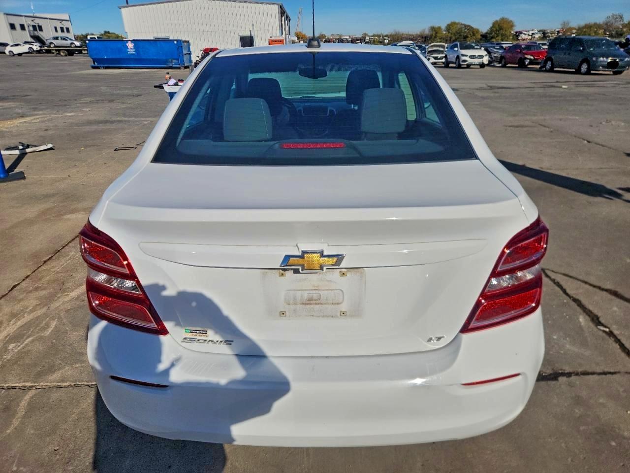 2017 CHEVROLET SONIC LT photo 6