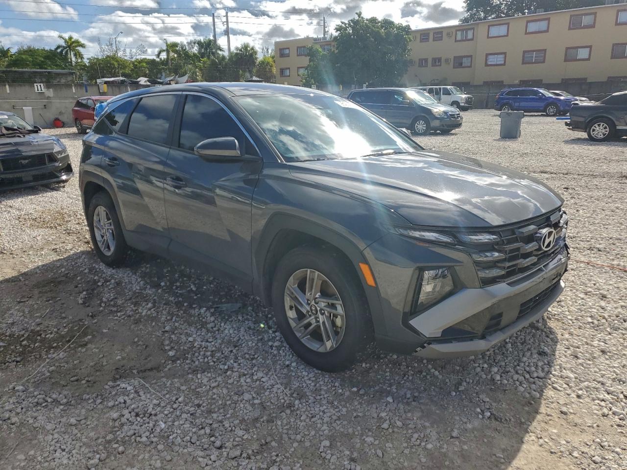 2025 HYUNDAI TUCSON SE photo 4