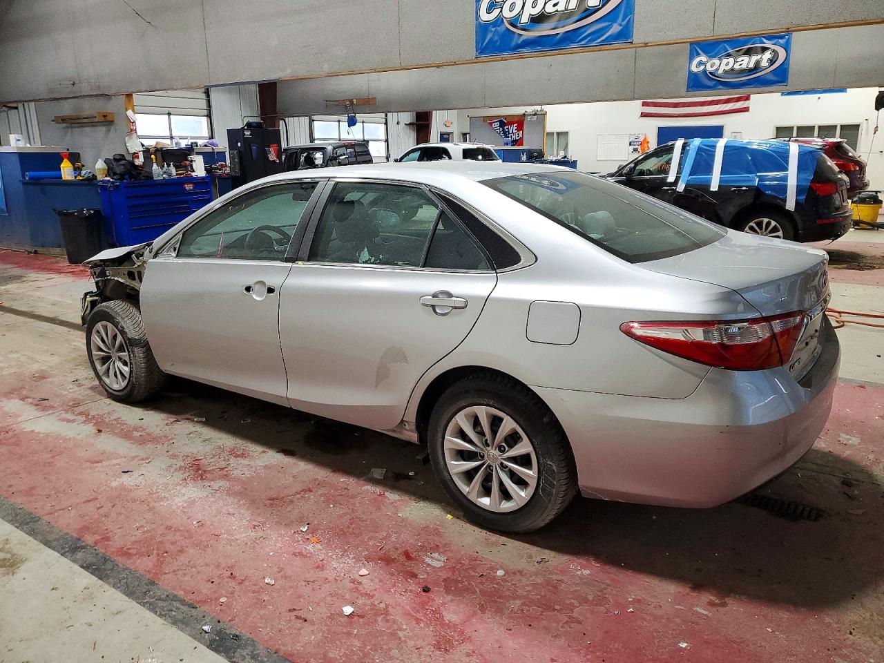 2016 TOYOTA CAMRY LE photo 3