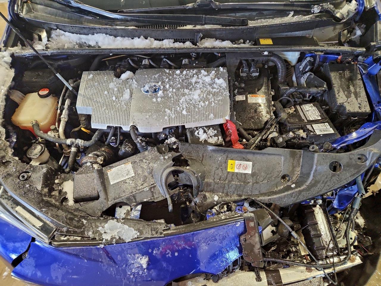 2016 TOYOTA PRIUS FOUR photo 31