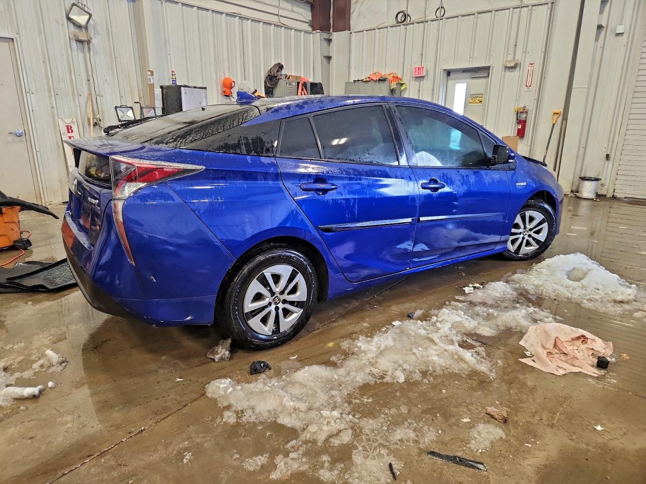 2016 TOYOTA PRIUS FOUR photo 7