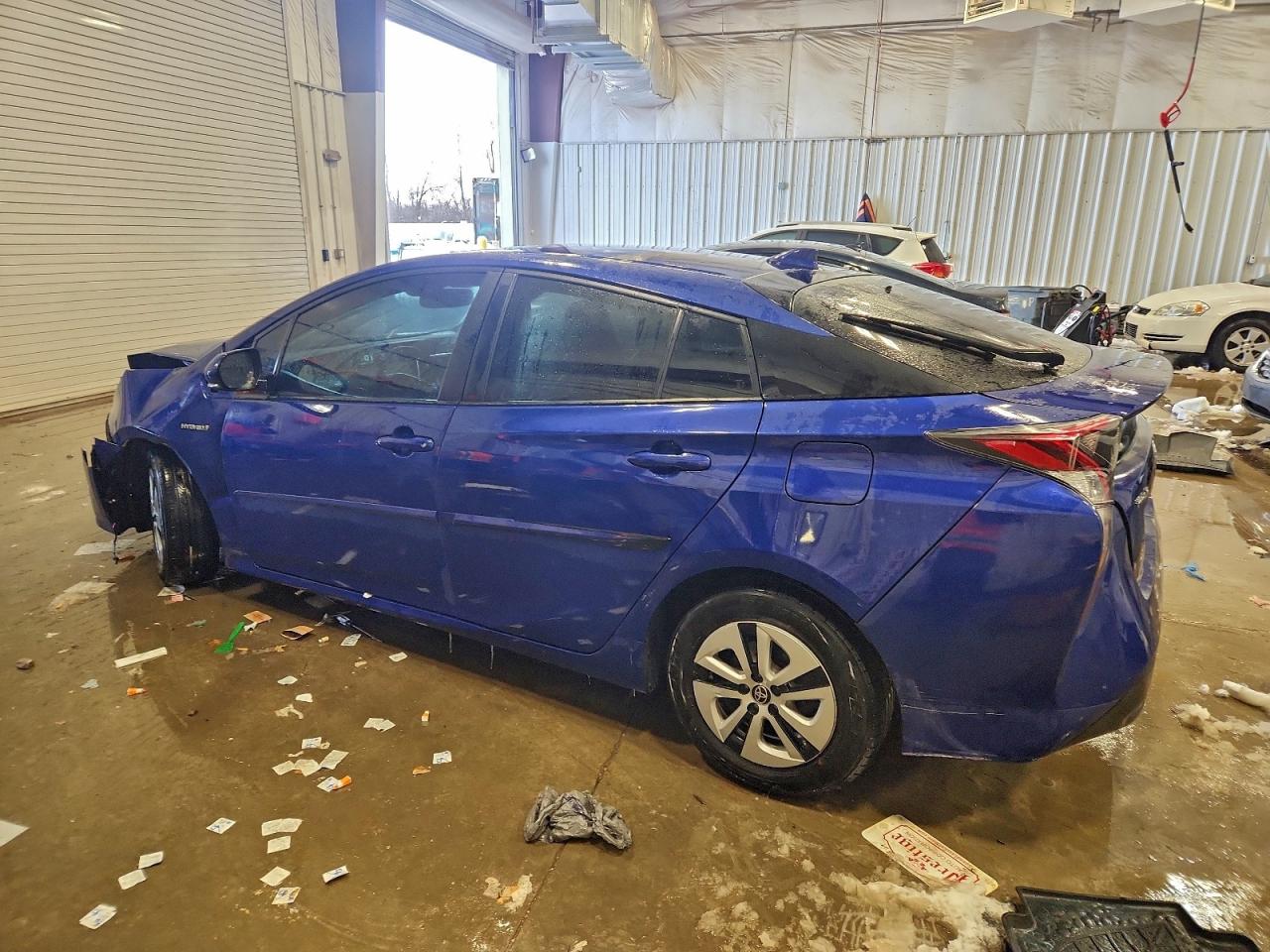 2016 TOYOTA PRIUS FOUR photo 4