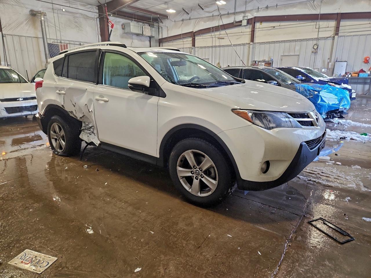 2015 TOYOTA RAV4 XLE photo 7