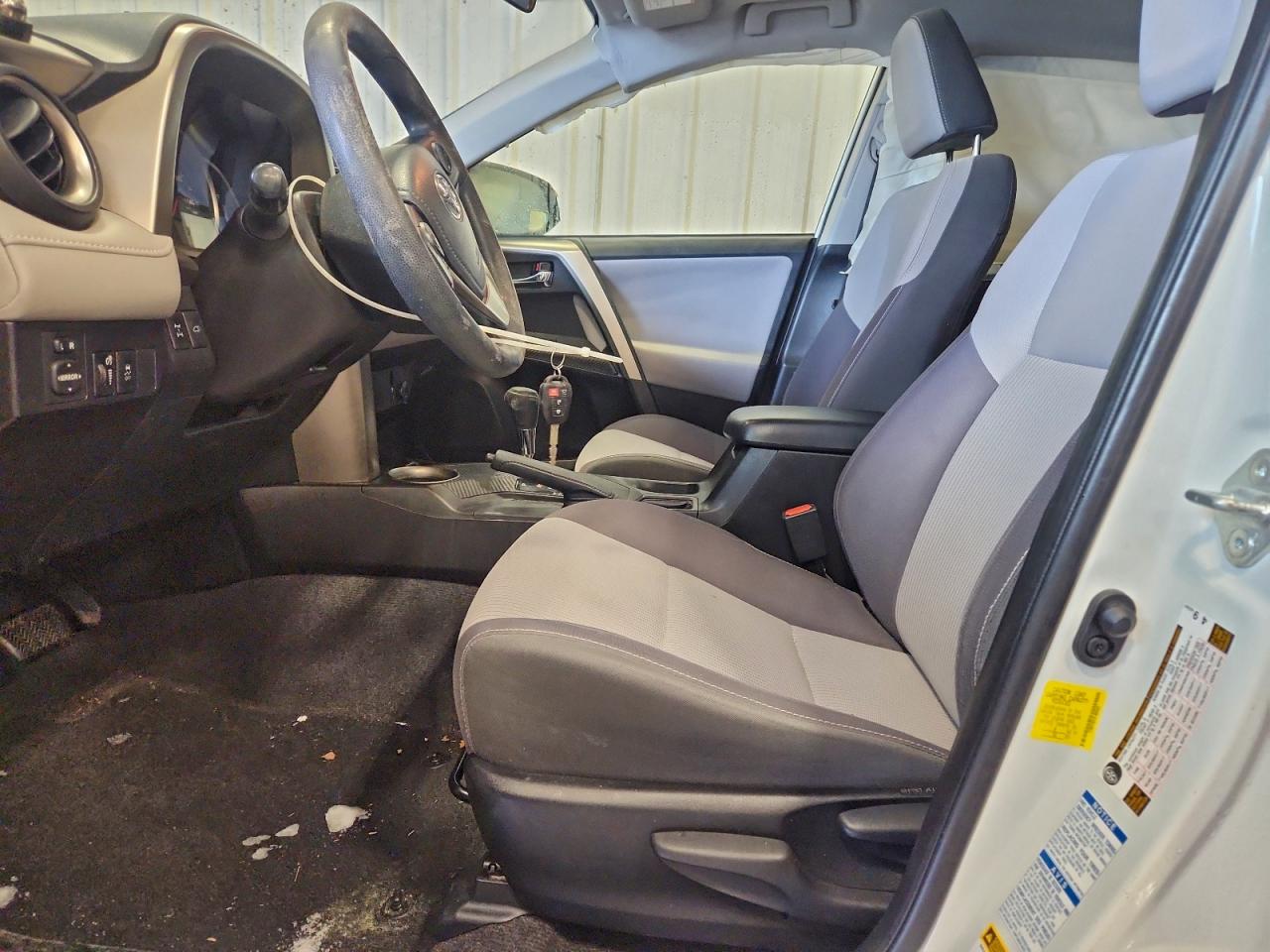2015 TOYOTA RAV4 XLE photo 13