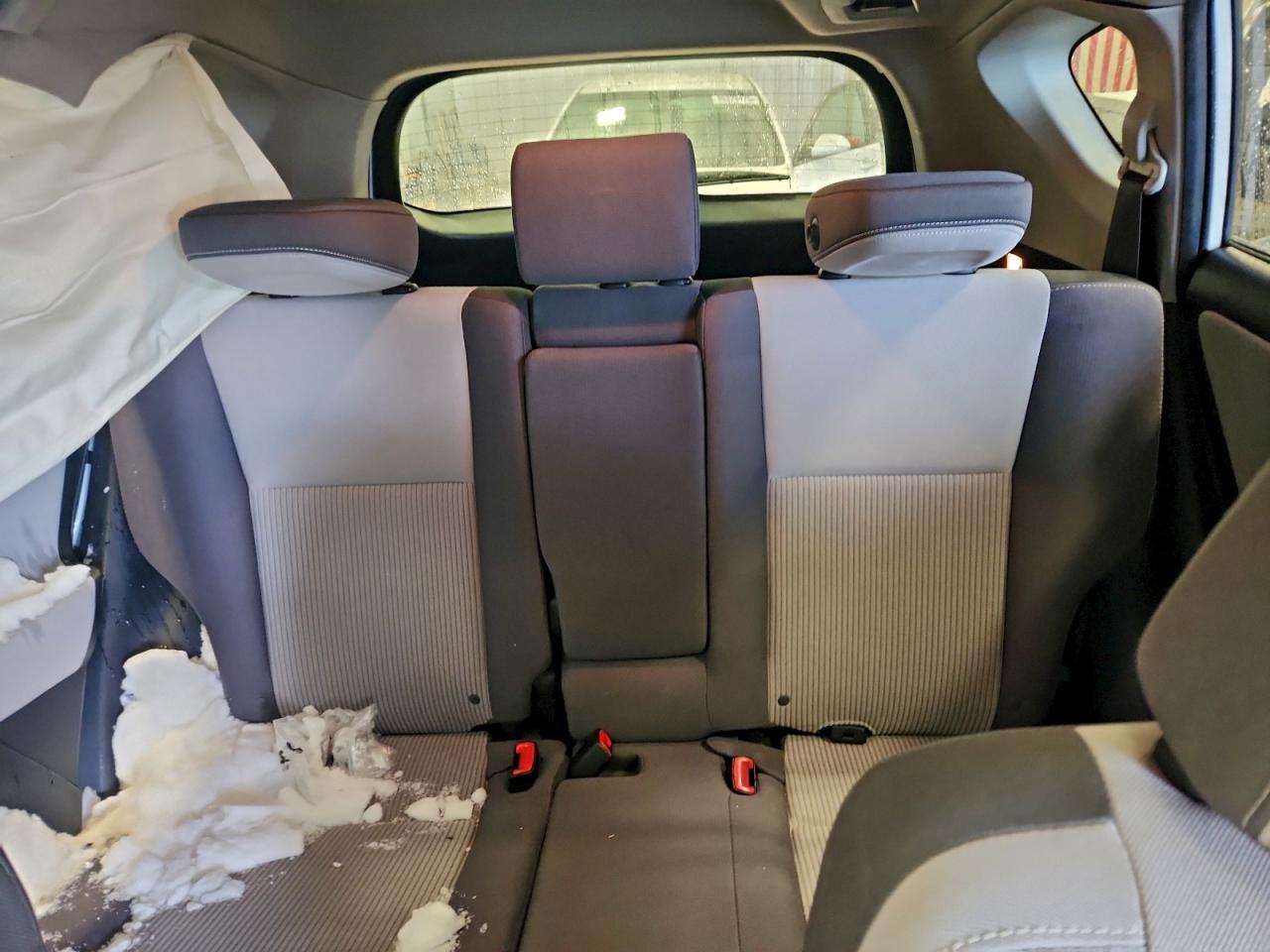 2015 TOYOTA RAV4 XLE photo 19