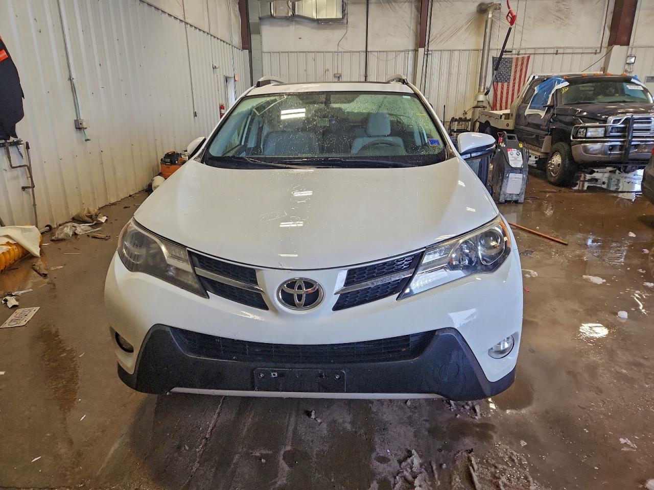 2015 TOYOTA RAV4 XLE photo 9