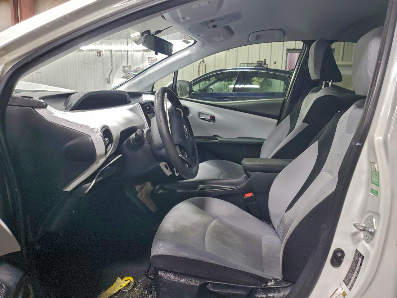 2016 TOYOTA PRIUS photo 13