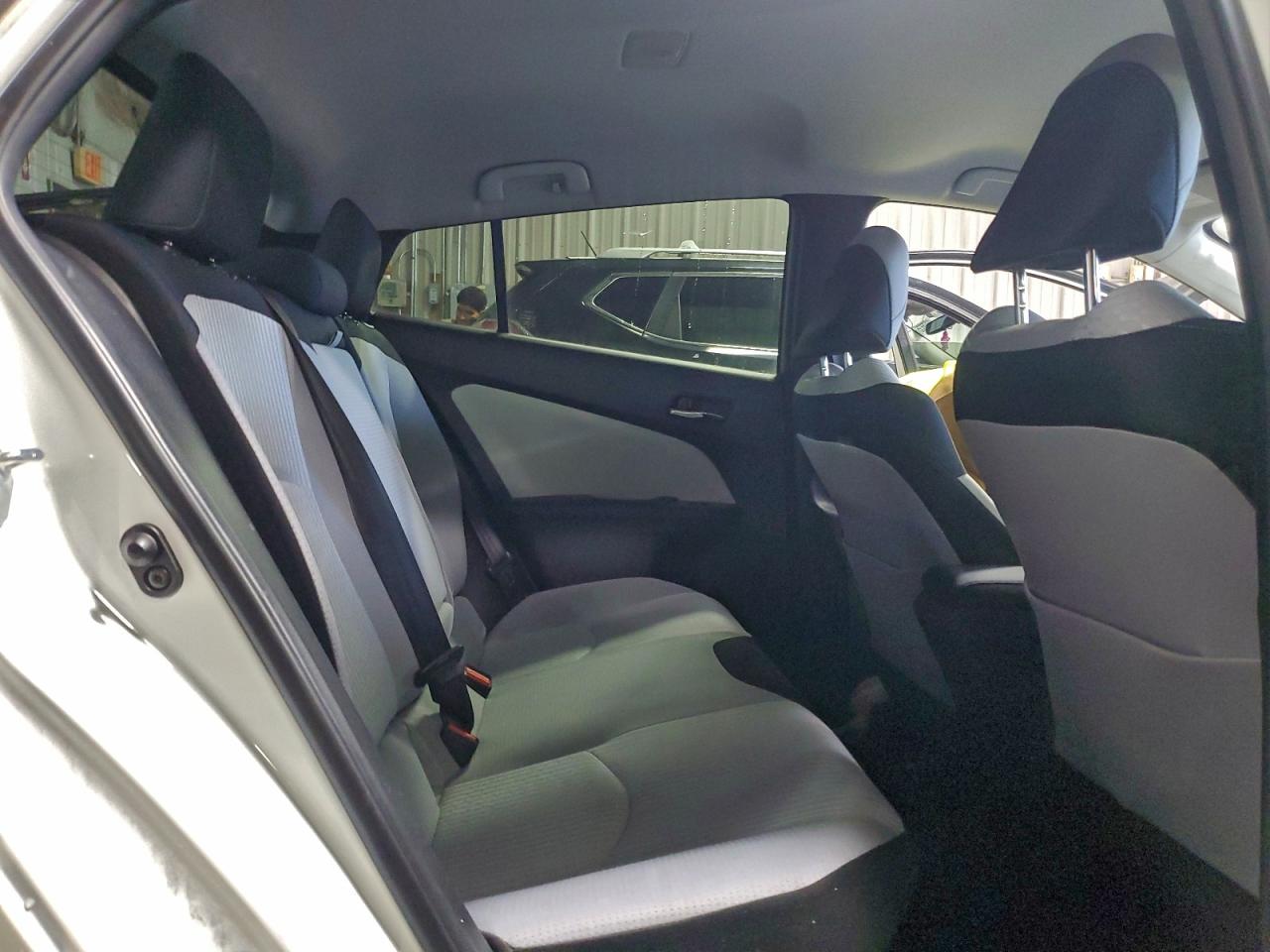 2016 TOYOTA PRIUS photo 19