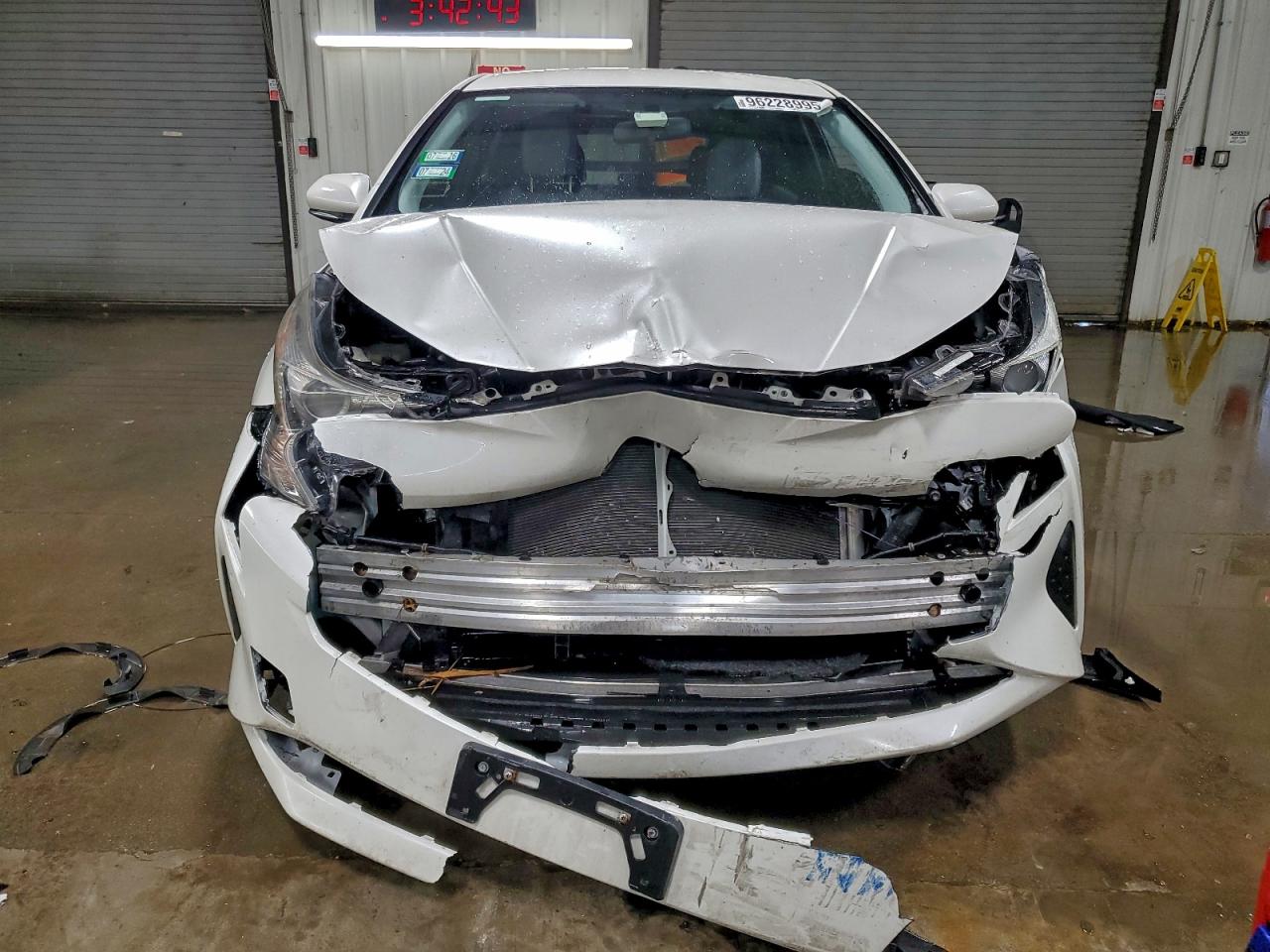2016 TOYOTA PRIUS photo 9