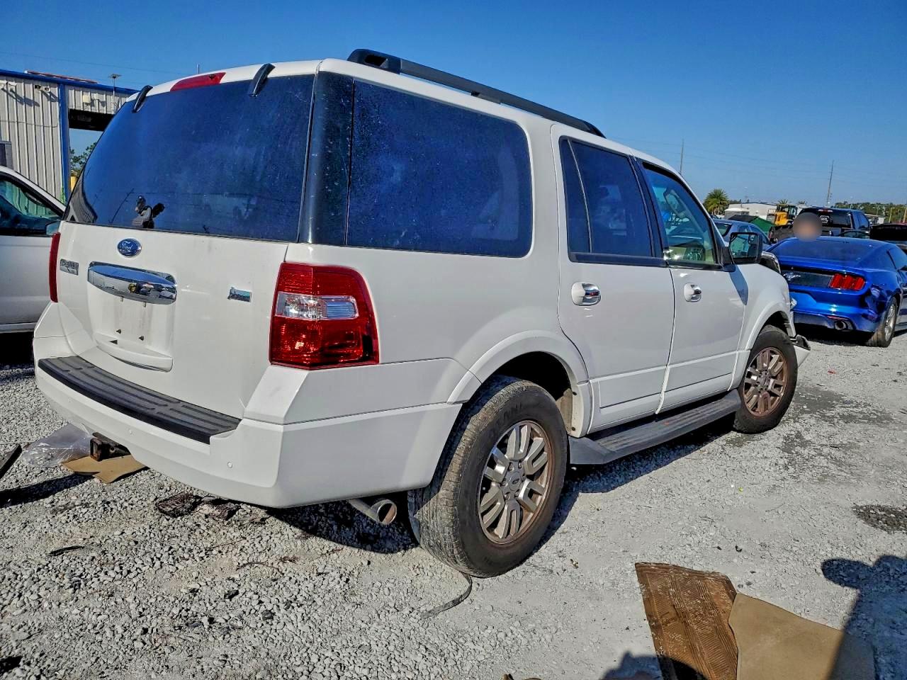 2012 FORD EXPEDITION XLT photo 5