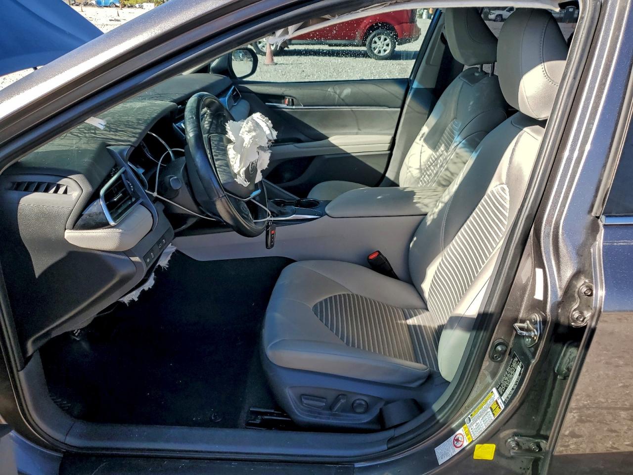 2018 TOYOTA CAMRY SE photo 19