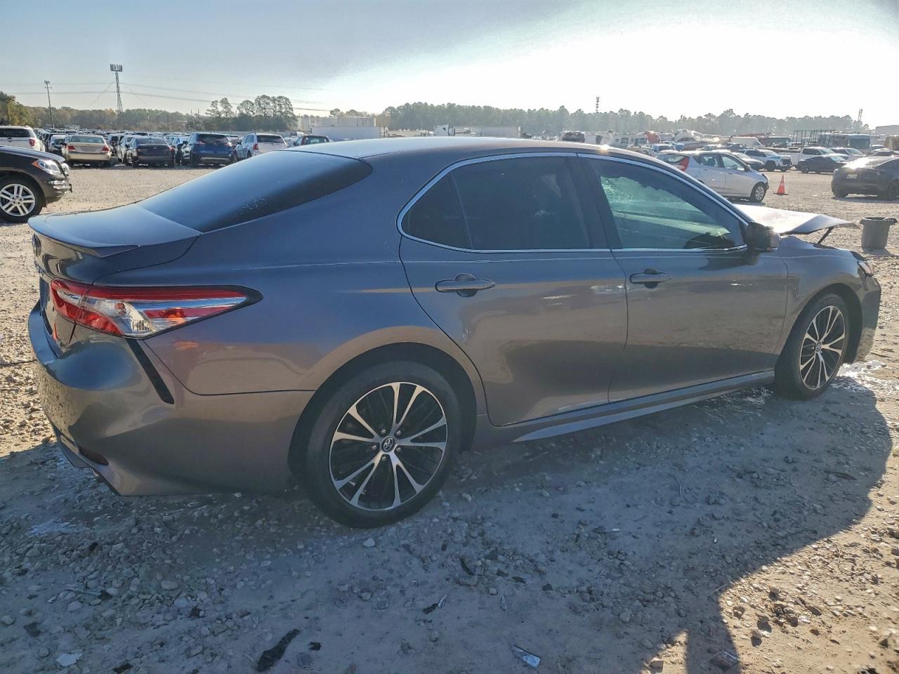 2018 TOYOTA CAMRY SE photo 7
