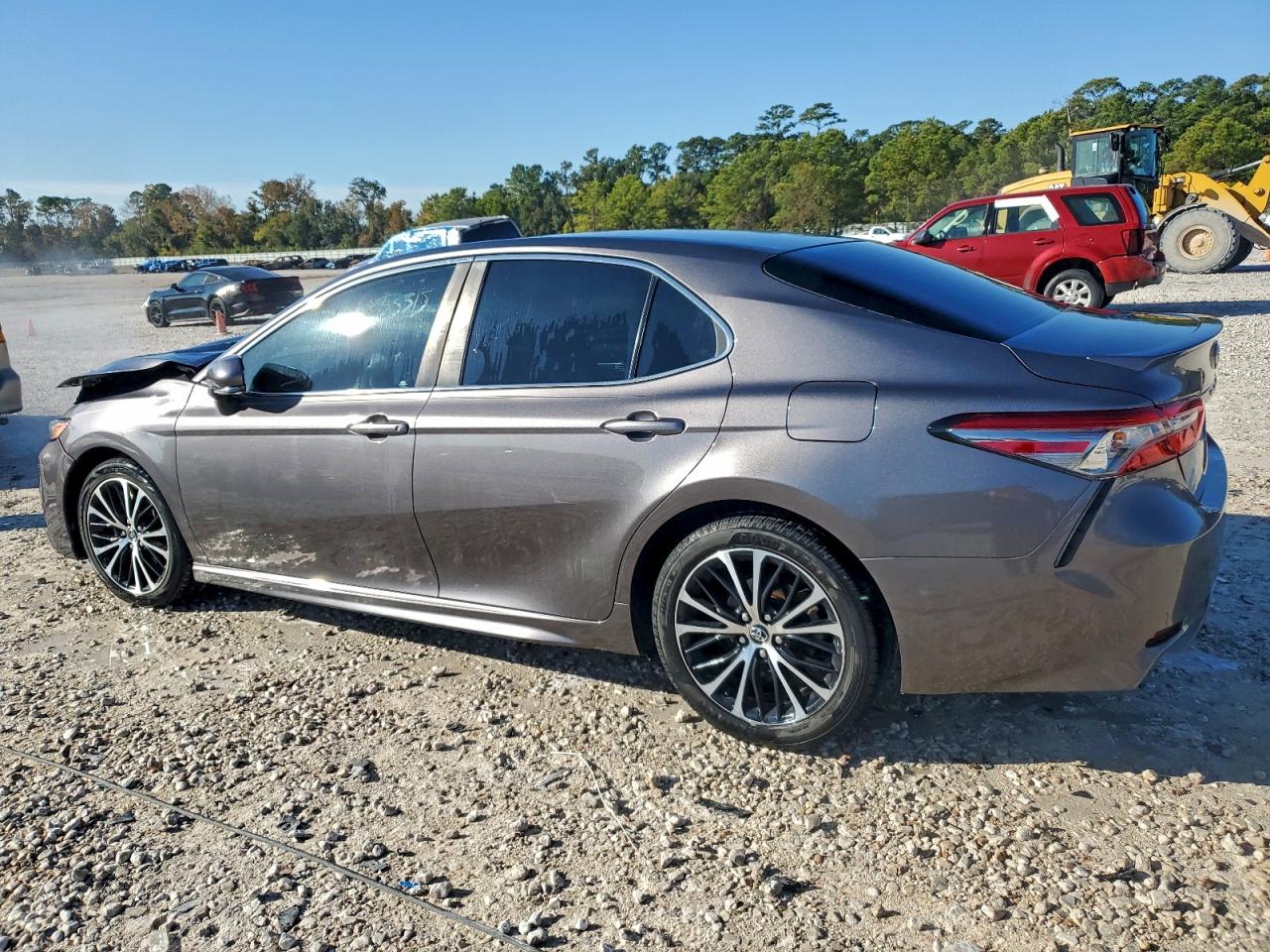 2018 TOYOTA CAMRY SE photo 4