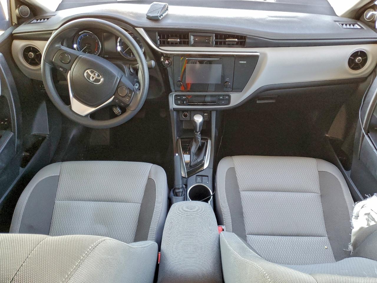2017 TOYOTA COROLLA L photo 8
