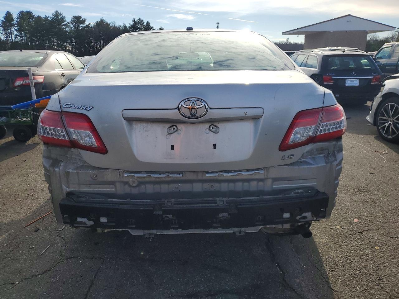 2010 TOYOTA CAMRY LE photo 6