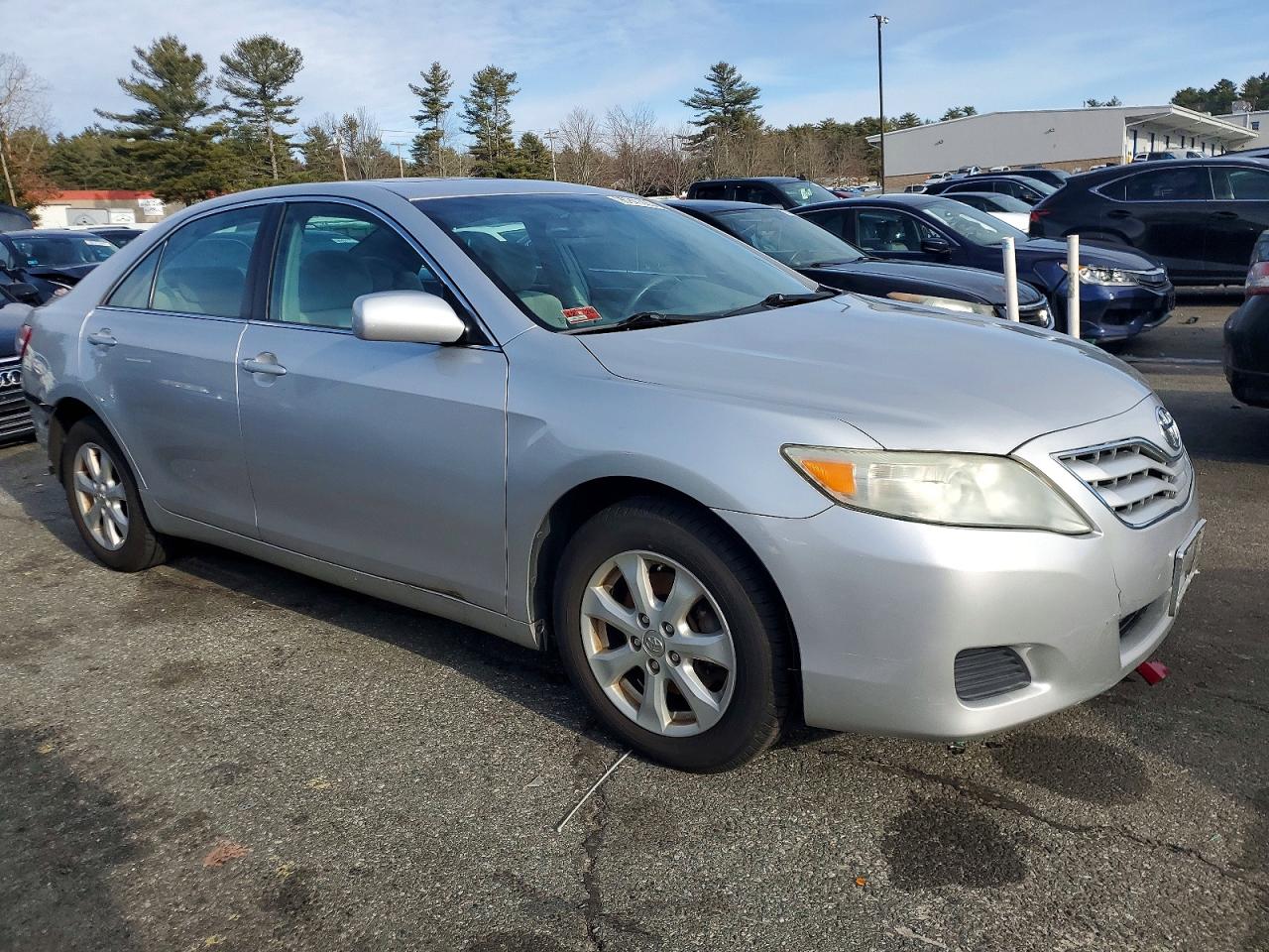 2010 TOYOTA CAMRY LE photo 4