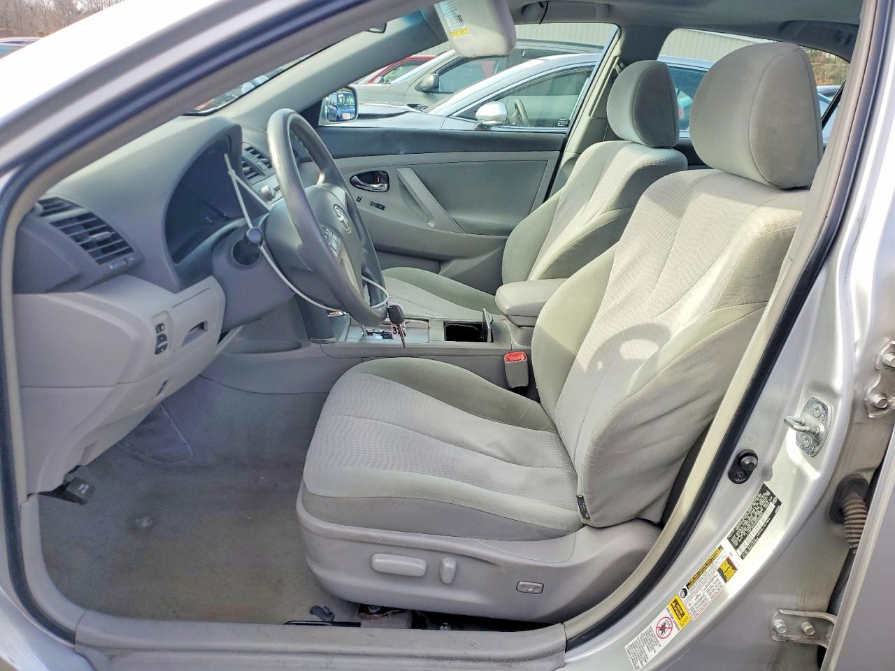 2010 TOYOTA CAMRY LE photo 7