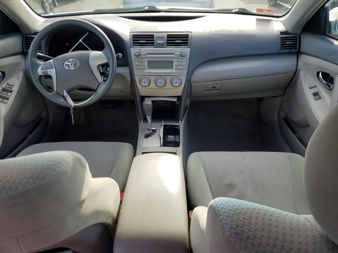 2010 TOYOTA CAMRY LE photo 8