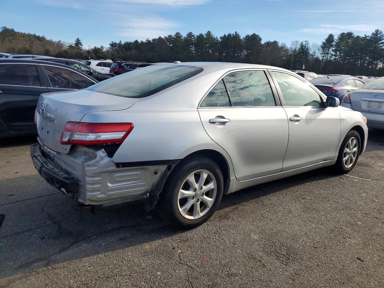 2010 TOYOTA CAMRY LE photo 3
