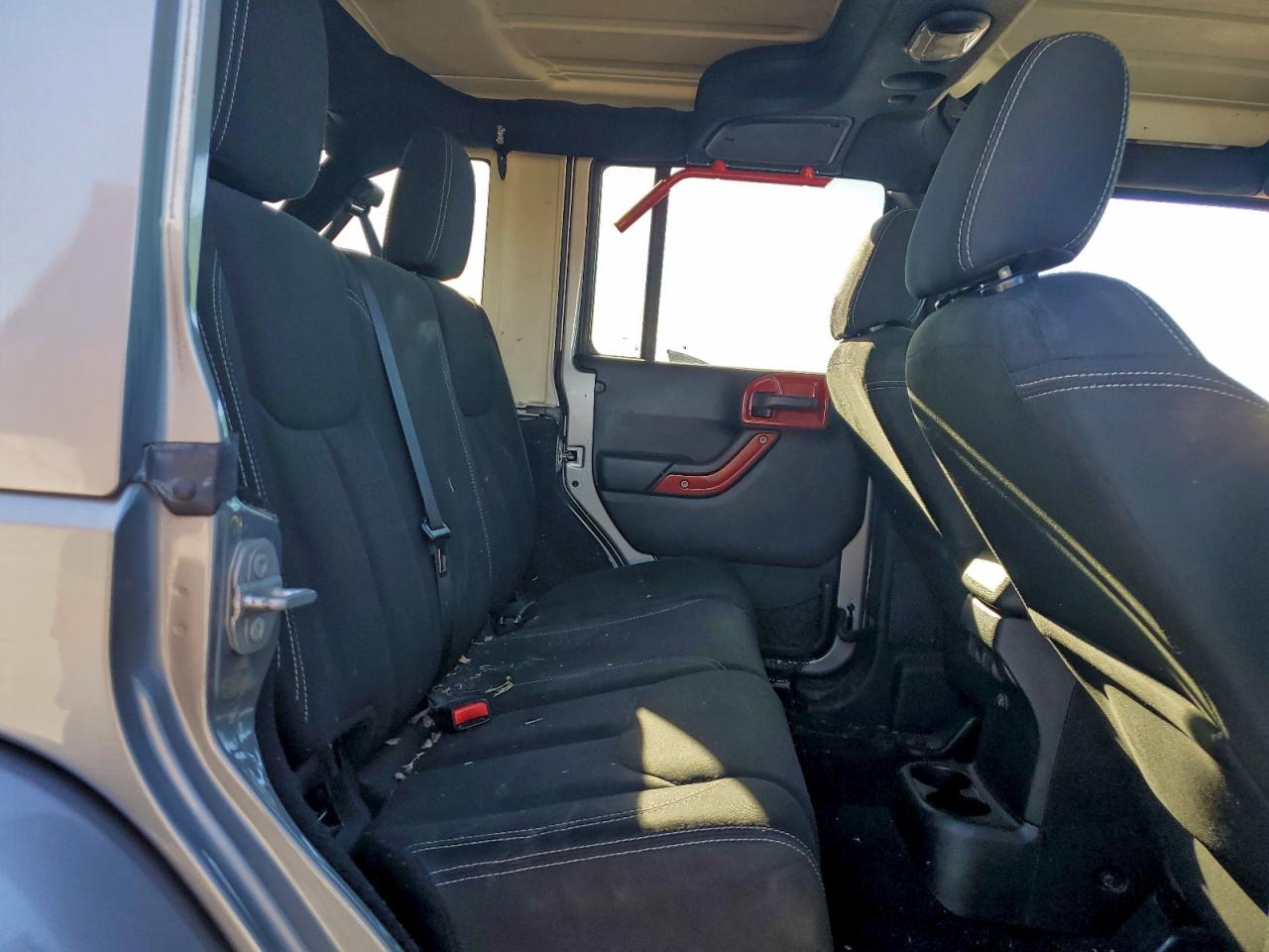 2016 JEEP WRANGLER UNLIMITED SAHARA photo 28