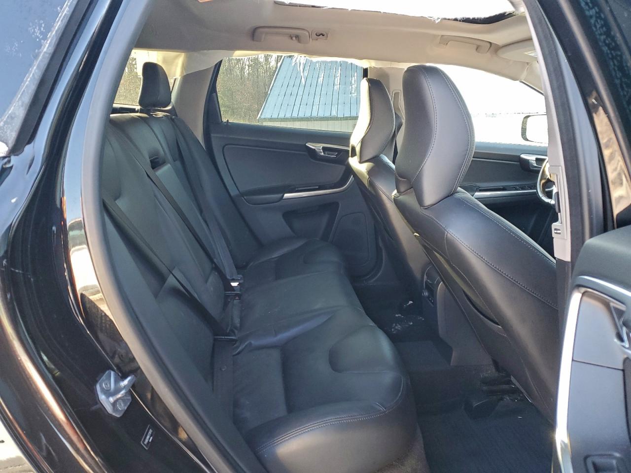 2015 VOLVO XC60 photo 11
