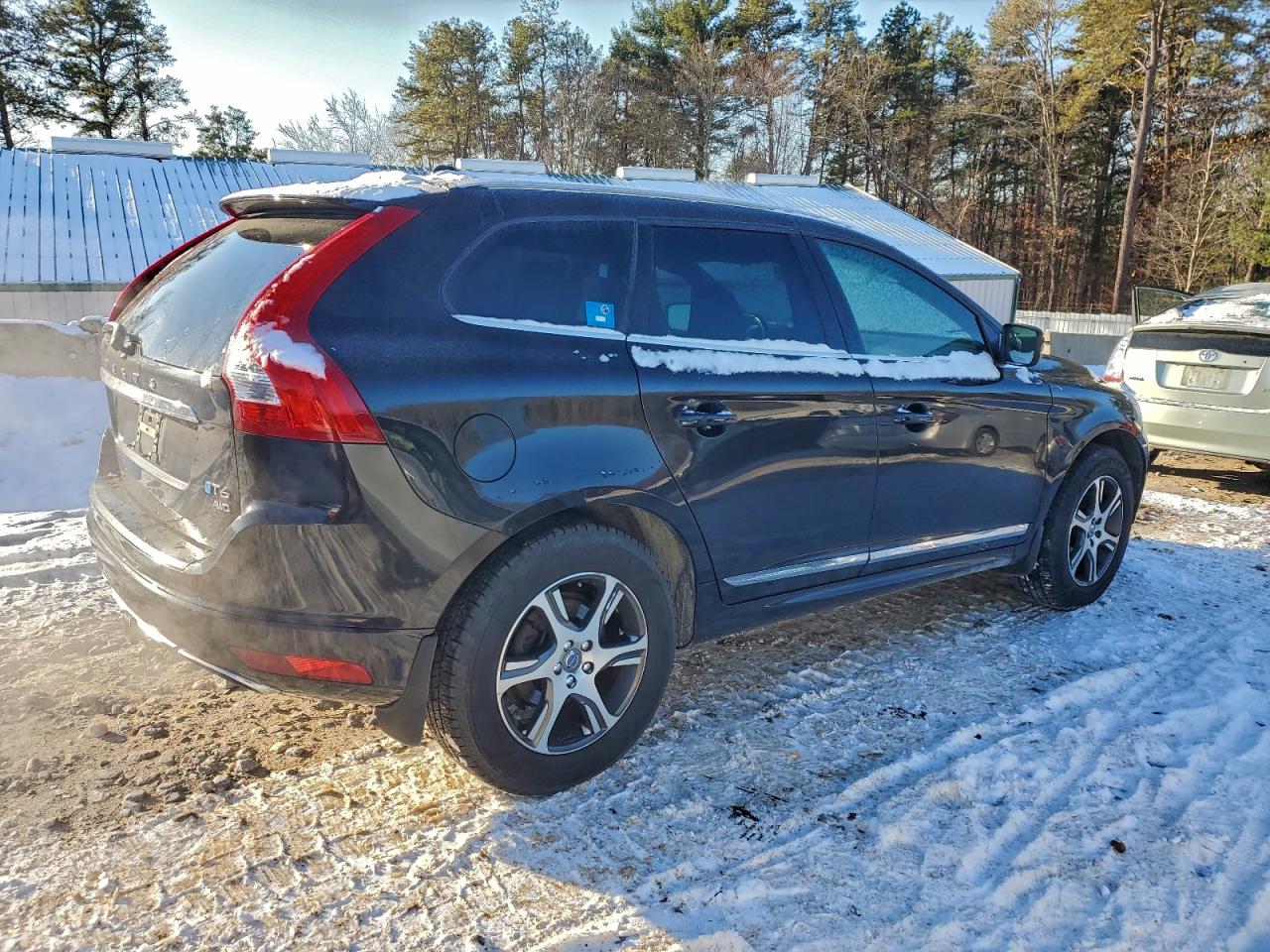 2015 VOLVO XC60 photo 3