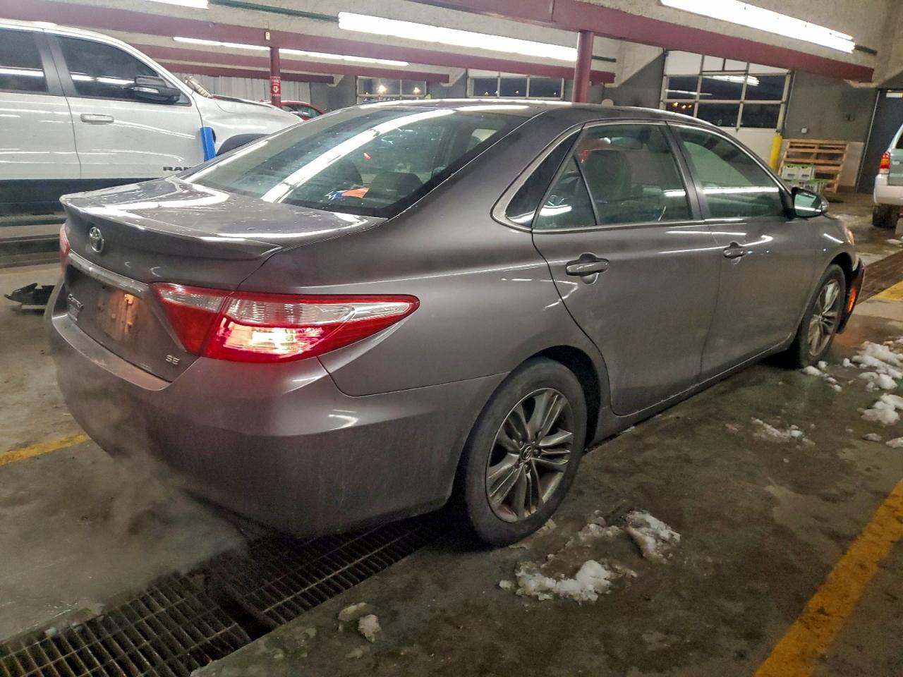 2015 TOYOTA CAMRY LE photo 5