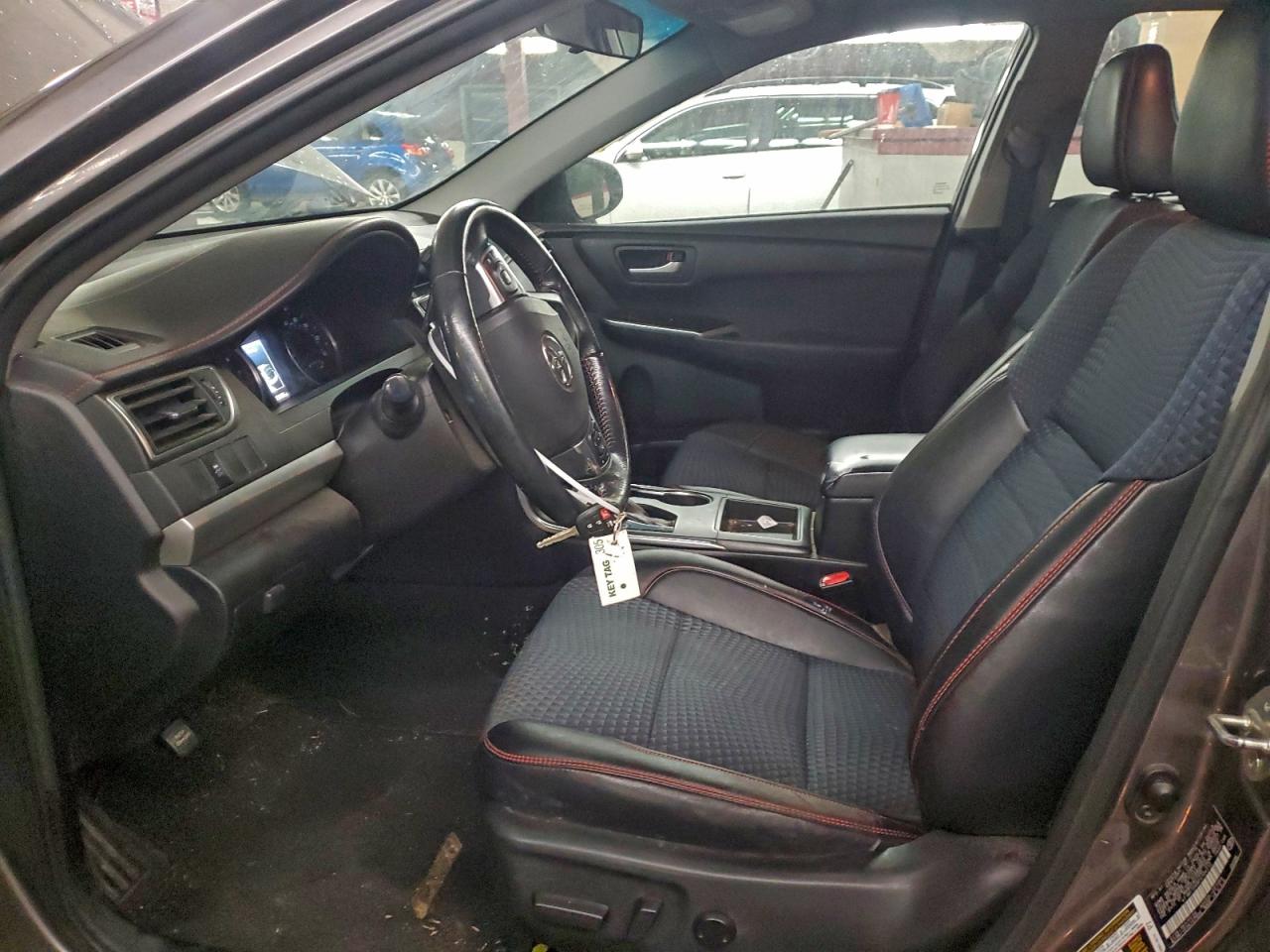 2015 TOYOTA CAMRY LE photo 13