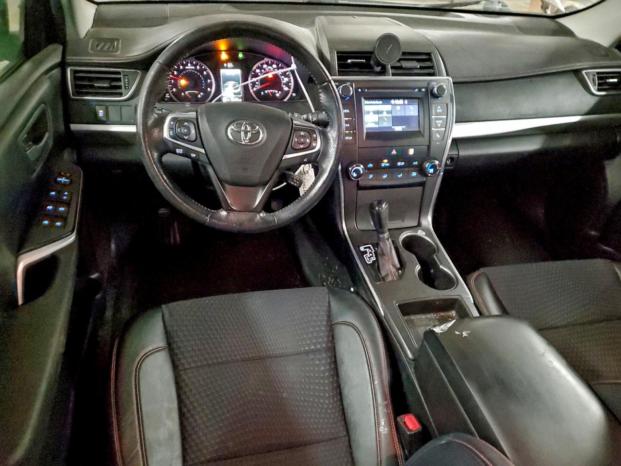 2015 TOYOTA CAMRY LE photo 15
